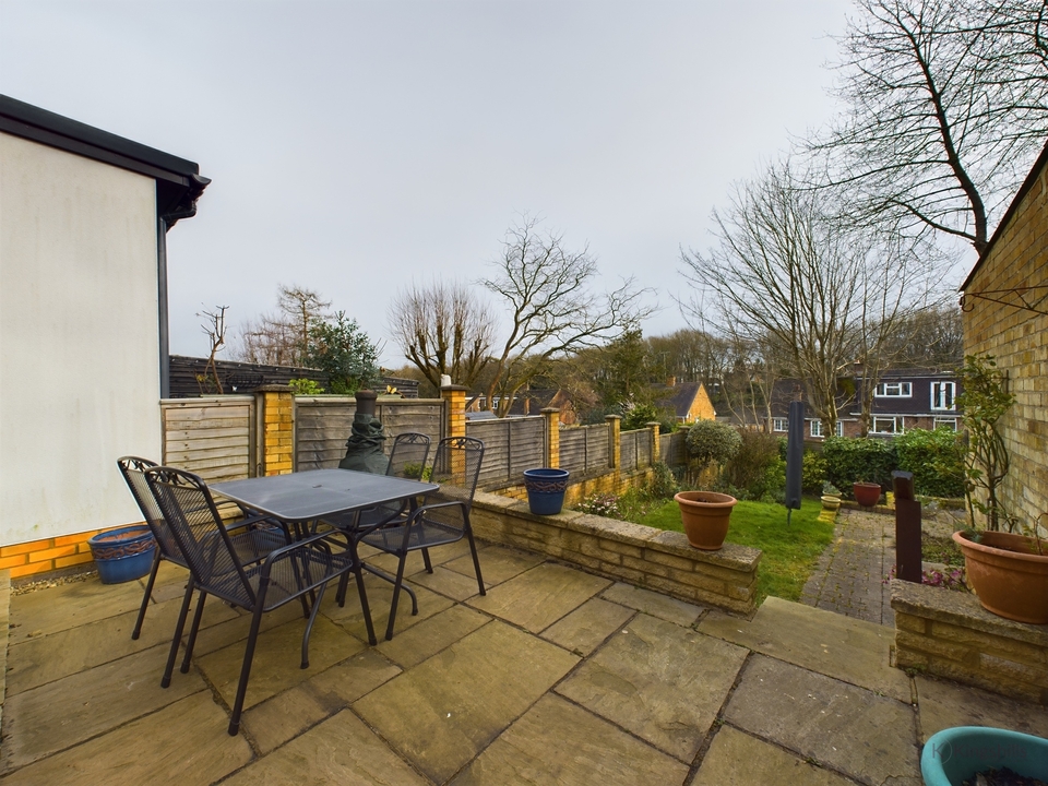 4 bed semi-detached house for sale in Hazlemere, High Wycombe  - Property Image 15