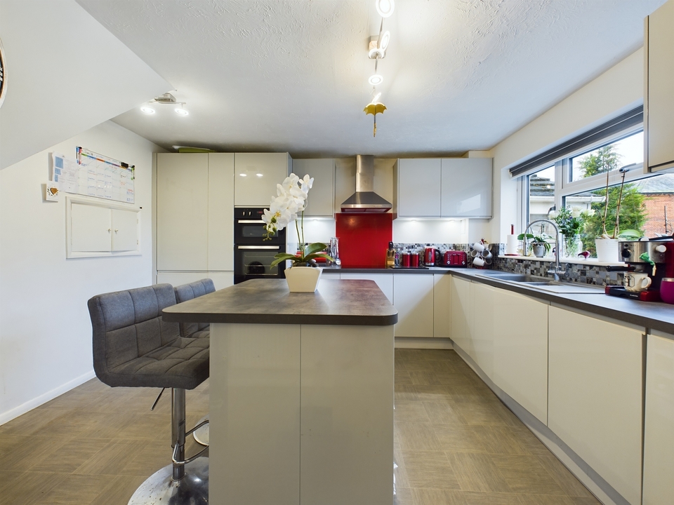 4 bed detached house for sale in Walnut Tree Lane, Princes Risborough  - Property Image 3