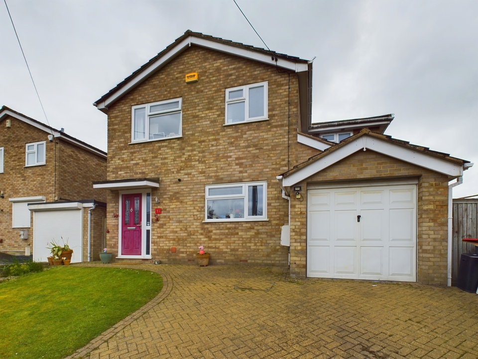 4 bed detached house for sale in Walnut Tree Lane, Princes Risborough - Property Image 1