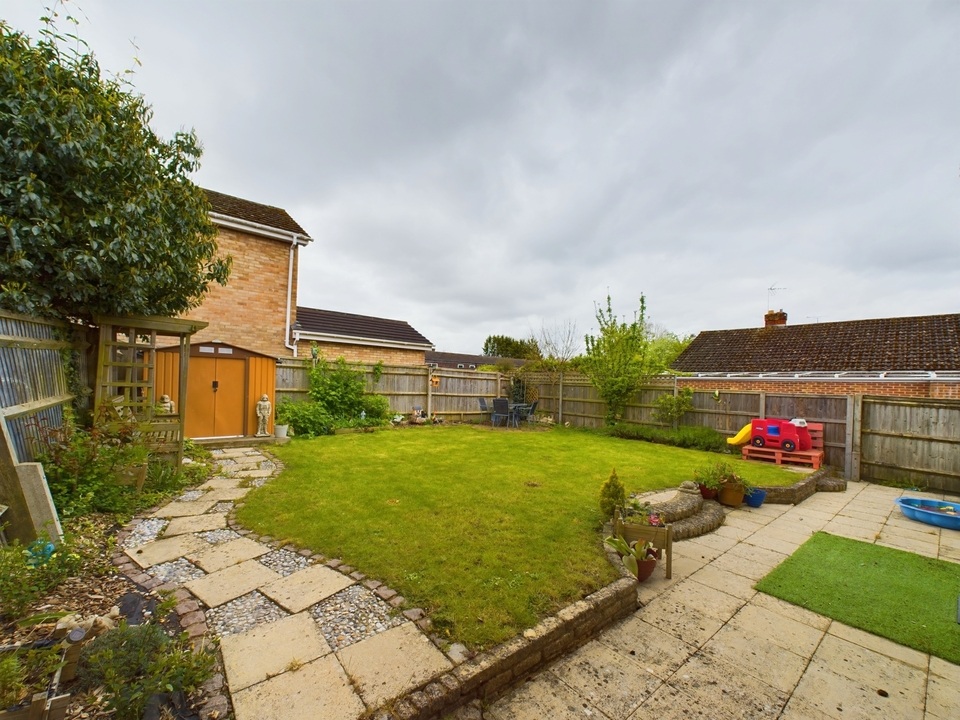 4 bed detached house for sale in Walnut Tree Lane, Princes Risborough  - Property Image 13