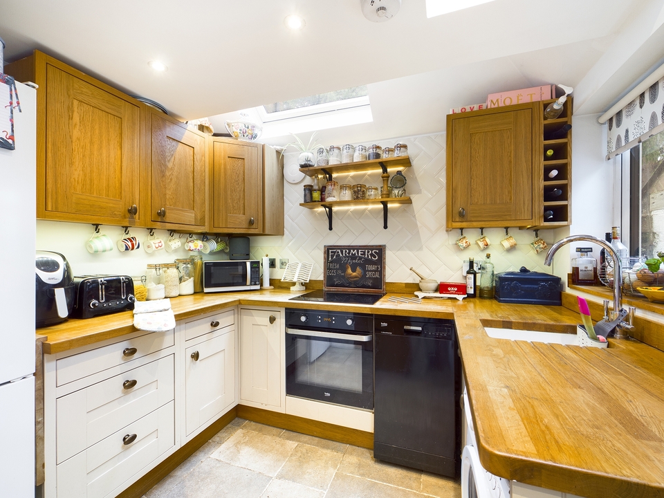 2 bed cottage for sale in Speen Road, High Wycombe  - Property Image 7