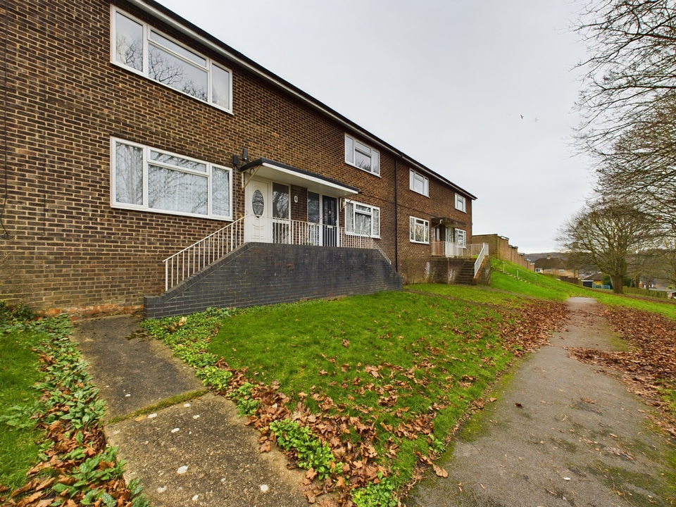 2 bed for sale in Linchfield, High Wycombe  - Property Image 1