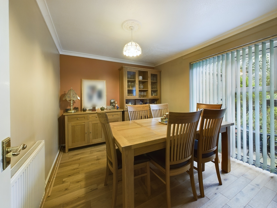 2 bed for sale in Linchfield, High Wycombe  - Property Image 5
