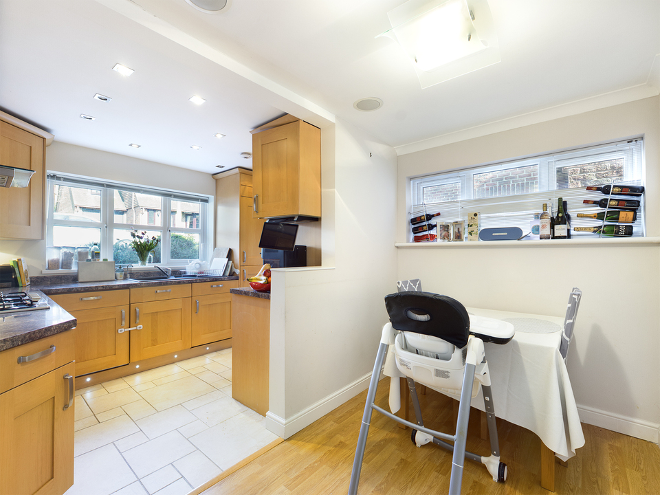 4 bed detached house for sale in High Wycombe, Buckinghamshire  - Property Image 6