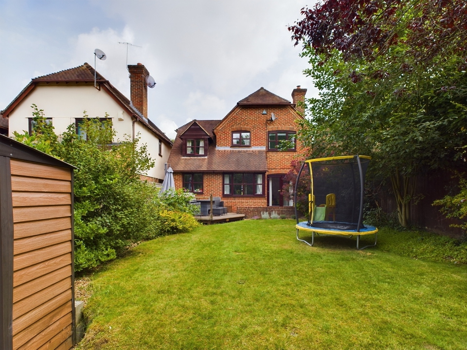 4 bed detached house for sale in High Wycombe, Buckinghamshire  - Property Image 4