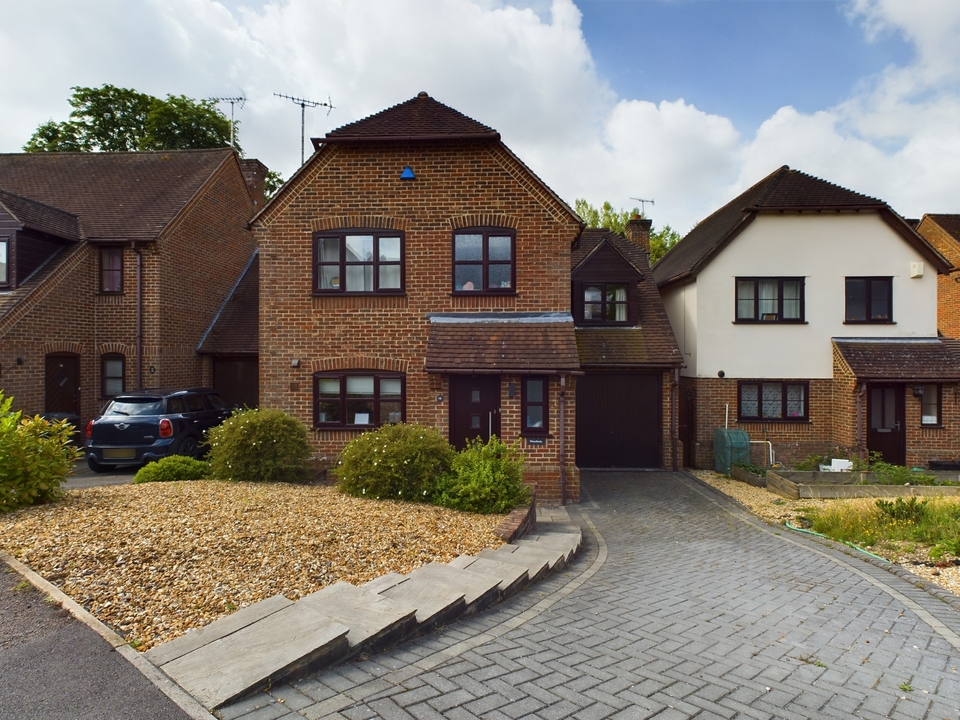4 bed detached house for sale in High Wycombe, Buckinghamshire - Property Image 1
