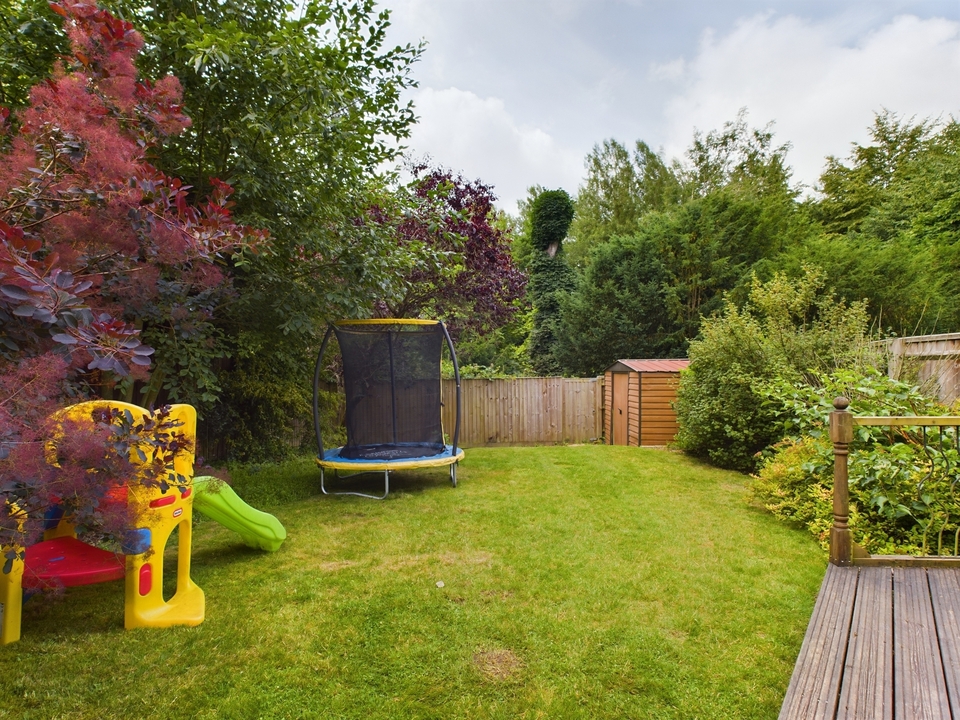 4 bed detached house for sale in High Wycombe, Buckinghamshire  - Property Image 17