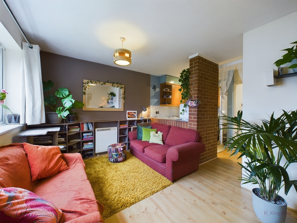 1 bed apartment for sale in Eaton Avenue, High Wycombe  - Property Image 2