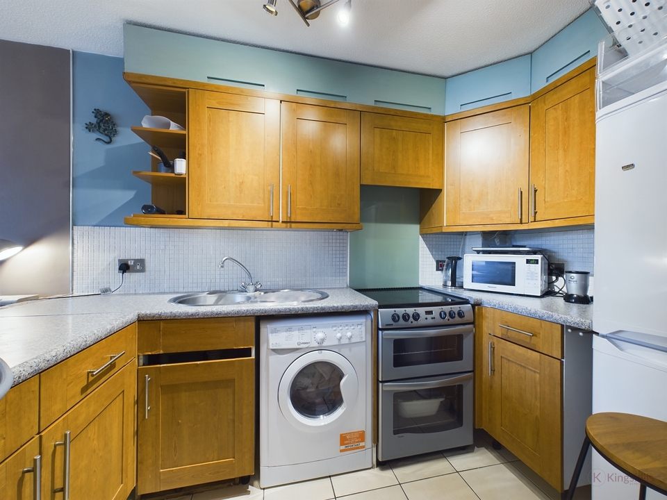 1 bed apartment for sale in Eaton Avenue, High Wycombe  - Property Image 3