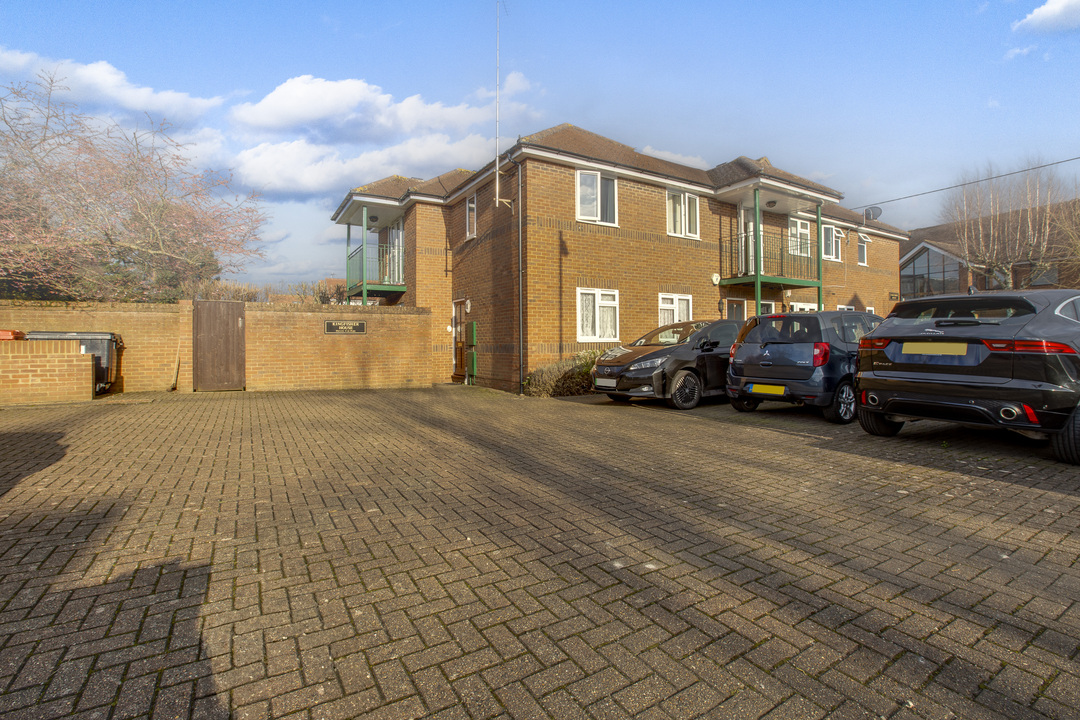 2 bed apartment for sale in Dedmere Road, Marlow  - Property Image 12