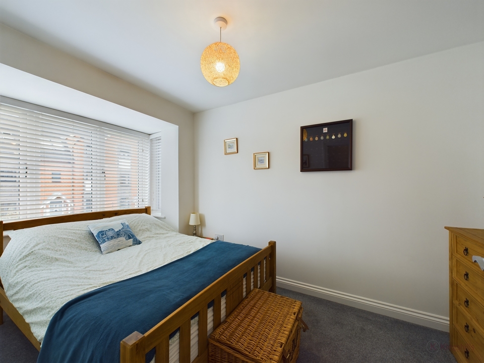 4 bed semi-detached house for sale in Kennedy Avenue, High Wycombe  - Property Image 13