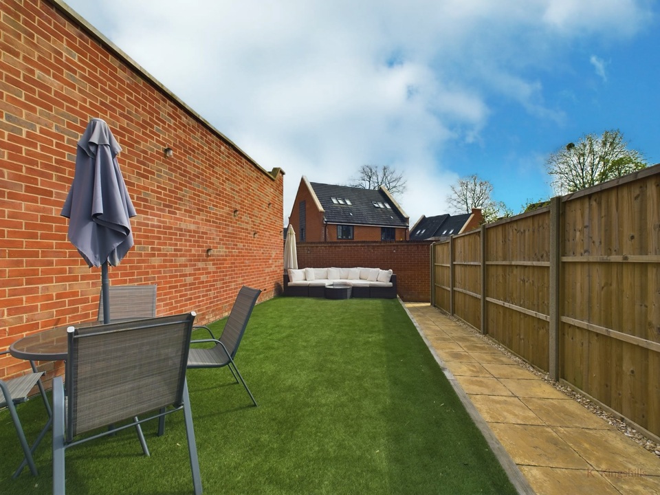 4 bed semi-detached house for sale in Kennedy Avenue, High Wycombe  - Property Image 9