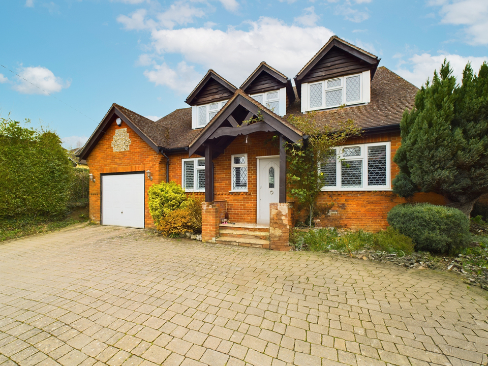 4 bed detached house for sale in Fagnall Lane, Amersham  - Property Image 1