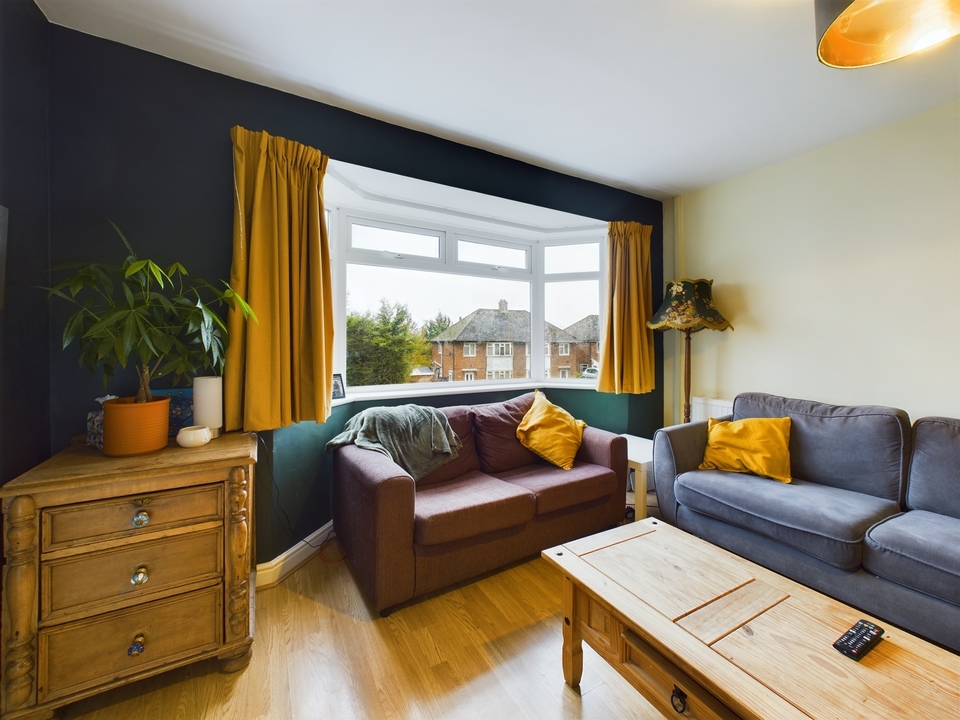 3 bed semi-detached house for sale in Hunt Road, High Wycombe  - Property Image 2
