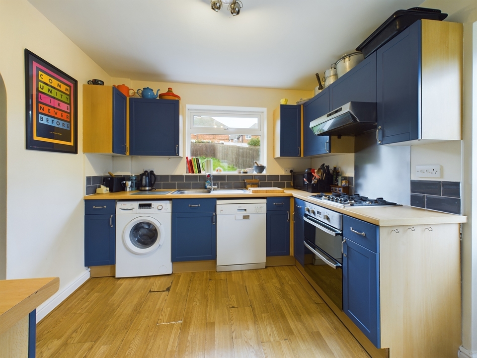 3 bed semi-detached house for sale in Hunt Road, High Wycombe  - Property Image 5
