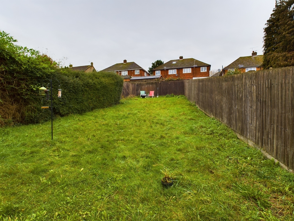 3 bed semi-detached house for sale in Hunt Road, High Wycombe  - Property Image 3
