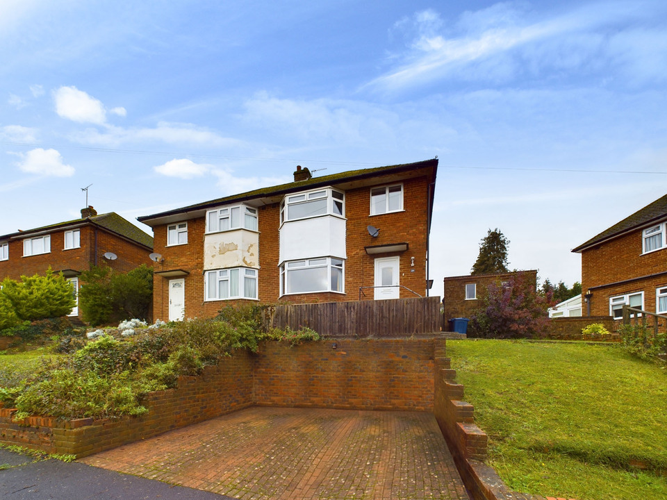 3 bed semi-detached house for sale in Hunt Road, High Wycombe - Property Image 1