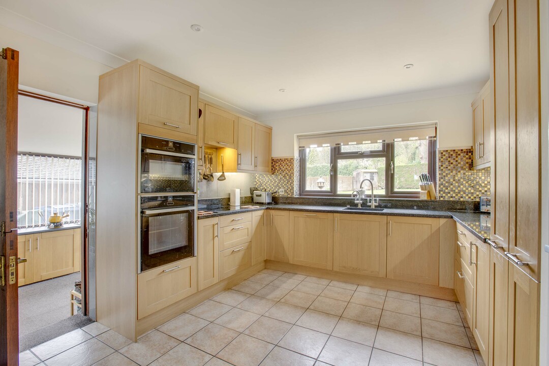 5 bed detached house for sale in West Ridge, Bourne End  - Property Image 15