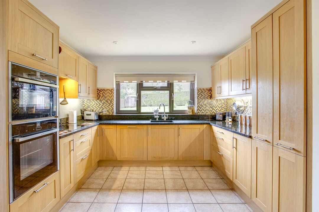 5 bed detached house for sale in West Ridge, Bourne End  - Property Image 14