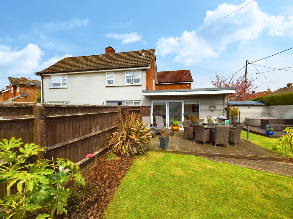 3 bed detached house for sale in Earl Howe Road, High Wycombe  - Property Image 14