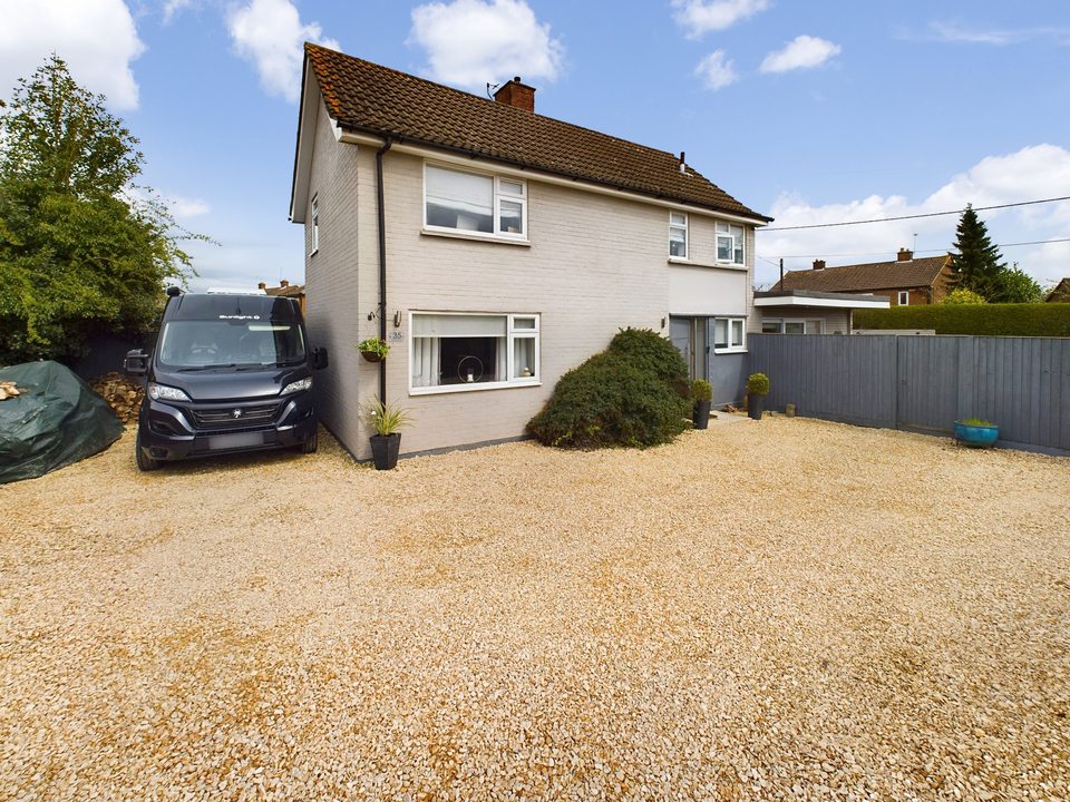 3 bed detached house for sale in Earl Howe Road, High Wycombe - Property Image 1