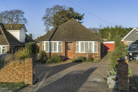 3 bed bungalow for sale in West Ridge, Bourne End  - Property Image 1