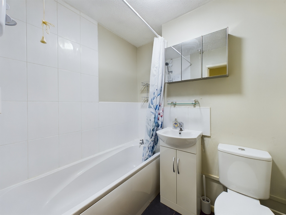 2 bed apartment for sale in Stokenchurch, High Wycombe  - Property Image 7