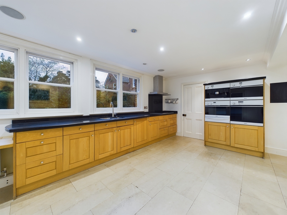 4 bed semi-detached house to rent in Aylesbury End, Beaconsfield  - Property Image 3
