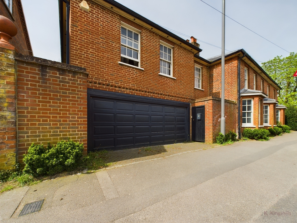 4 bed semi-detached house to rent in Aylesbury End, Beaconsfield  - Property Image 22