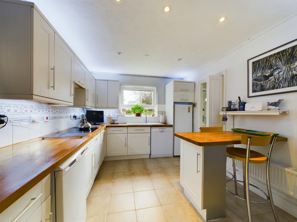 4 bed detached house for sale in Lyndon Gardens, High Wycombe  - Property Image 7