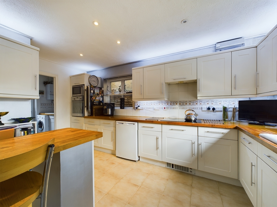 4 bed detached house for sale in Lyndon Gardens, High Wycombe  - Property Image 14
