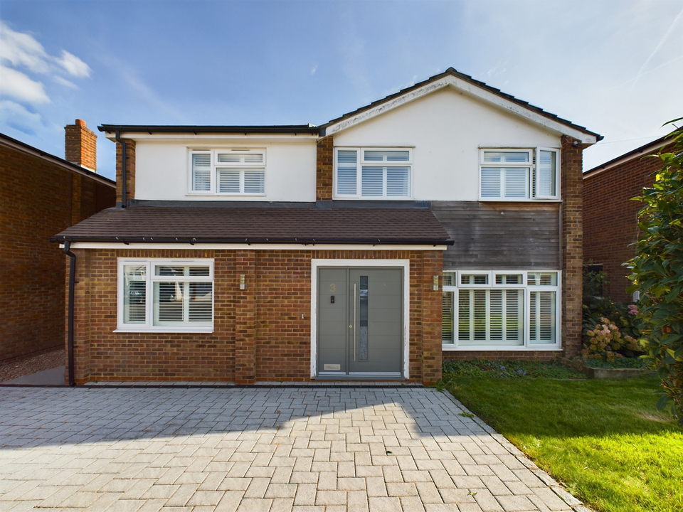 5 bed detached house to rent in Holmer Green, High Wycombe - Property Image 1