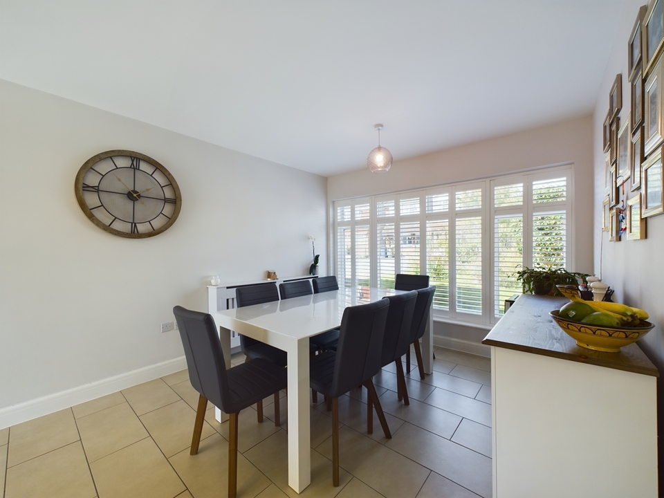 5 bed detached house to rent in Holmer Green, High Wycombe  - Property Image 8
