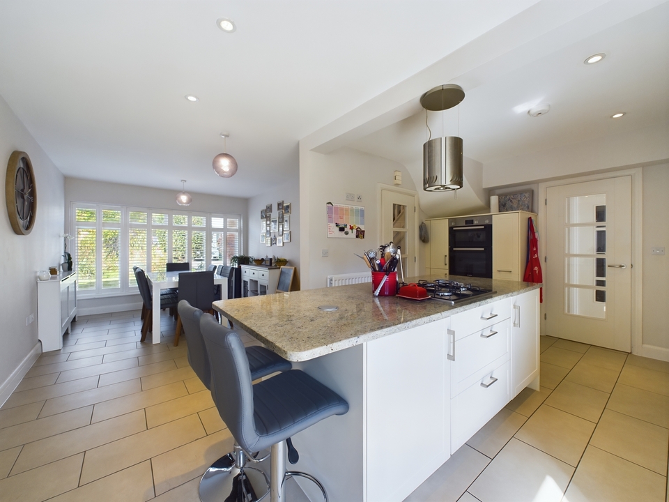 5 bed detached house to rent in Holmer Green, High Wycombe  - Property Image 5