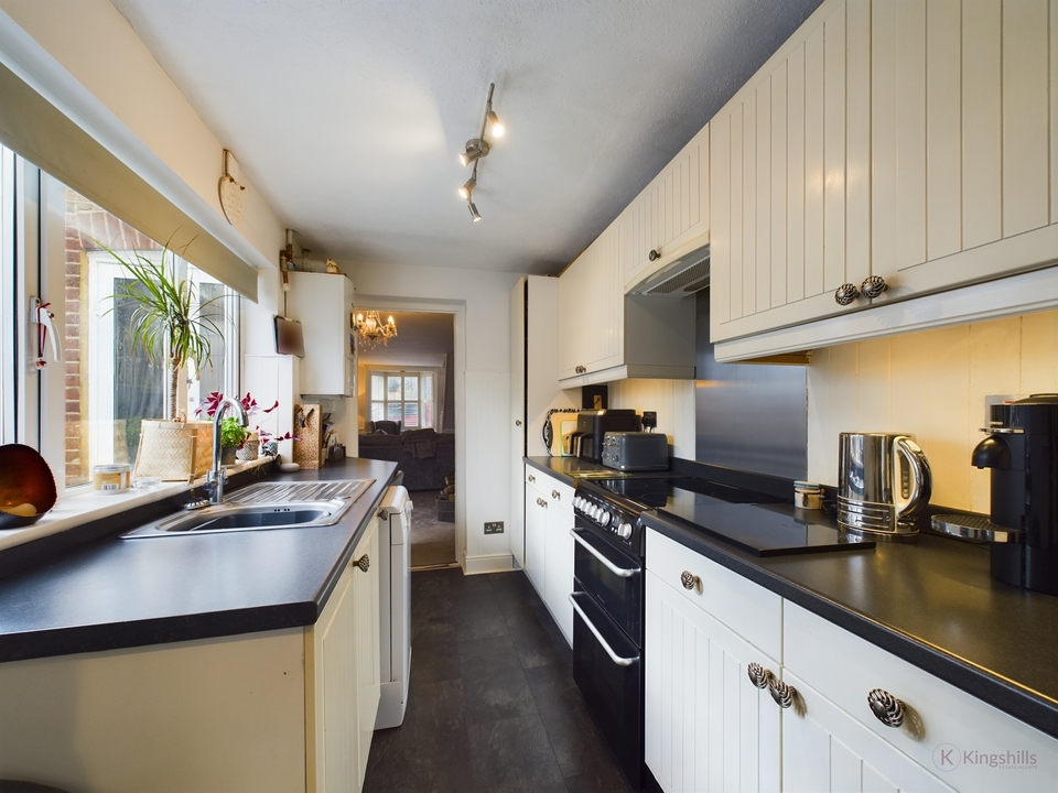2 bed semi-detached house for sale in Glory Mill Lane, High Wycombe  - Property Image 7