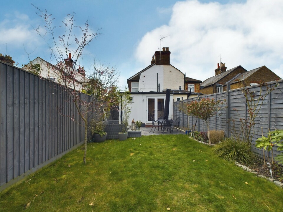 2 bed semi-detached house for sale in Glory Mill Lane, High Wycombe  - Property Image 3