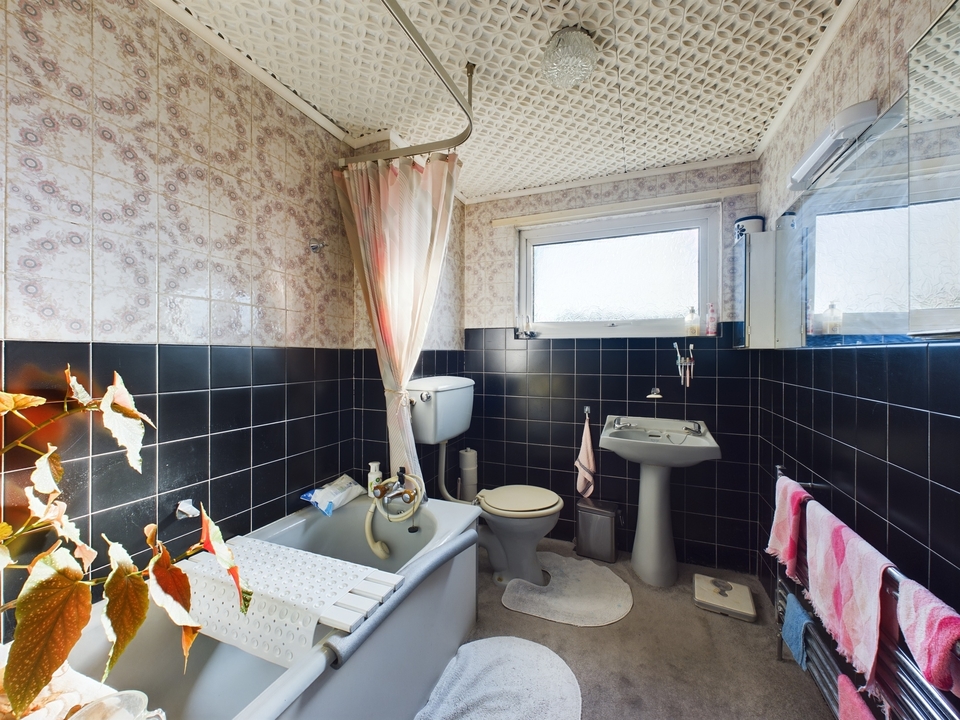 3 bed terraced house for sale in Fox Road, High Wycombe  - Property Image 11