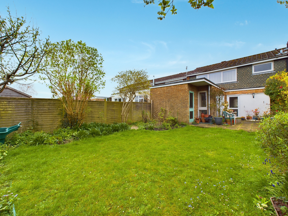 3 bed terraced house for sale in Fox Road, High Wycombe  - Property Image 3