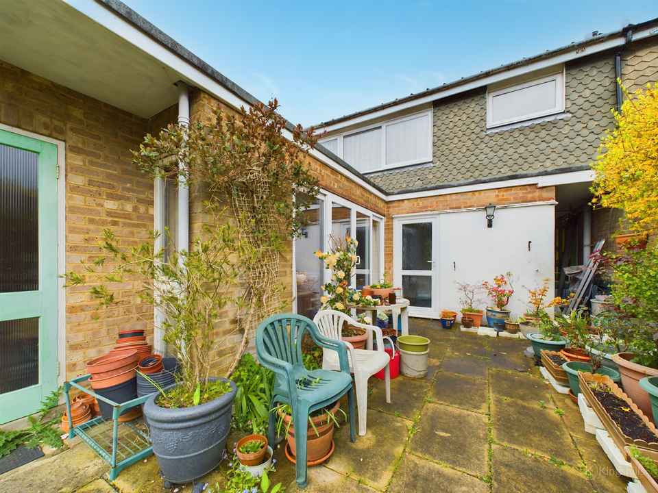 3 bed terraced house for sale in Fox Road, High Wycombe  - Property Image 12