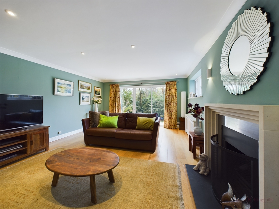 5 bed detached house for sale in Amersham Road, High Wycombe  - Property Image 3