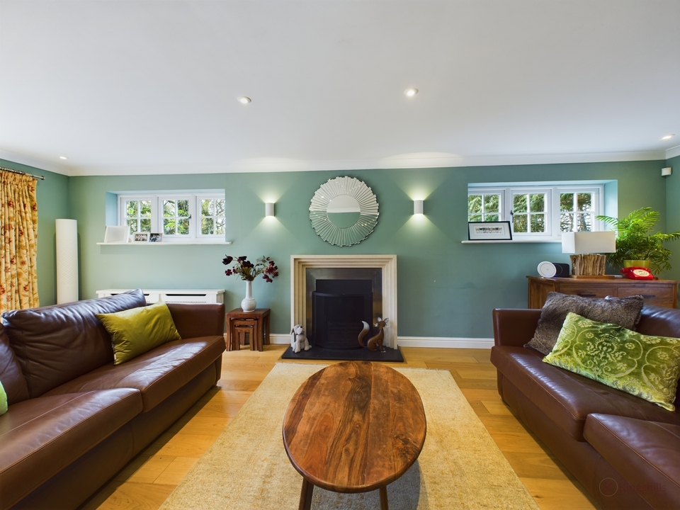 5 bed detached house for sale in Amersham Road, High Wycombe  - Property Image 2