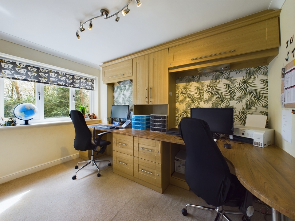 5 bed detached house for sale in Amersham Road, High Wycombe  - Property Image 7