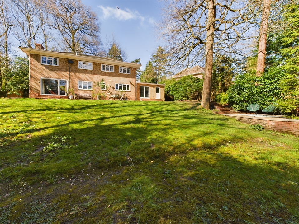 5 bed detached house for sale in Amersham Road, High Wycombe  - Property Image 17