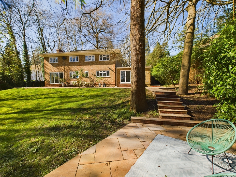 5 bed detached house for sale in Amersham Road, High Wycombe  - Property Image 13
