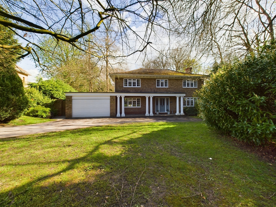 5 bed detached house for sale in Amersham Road, High Wycombe  - Property Image 1
