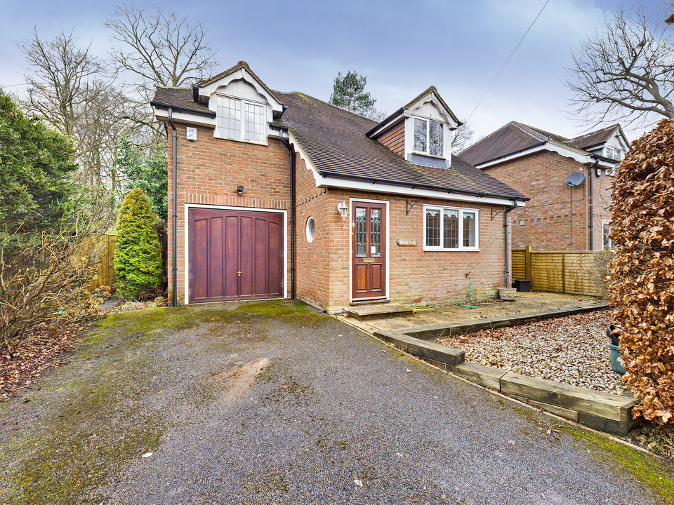 4 bed detached house for sale in Penn, High Wycombe, HP10