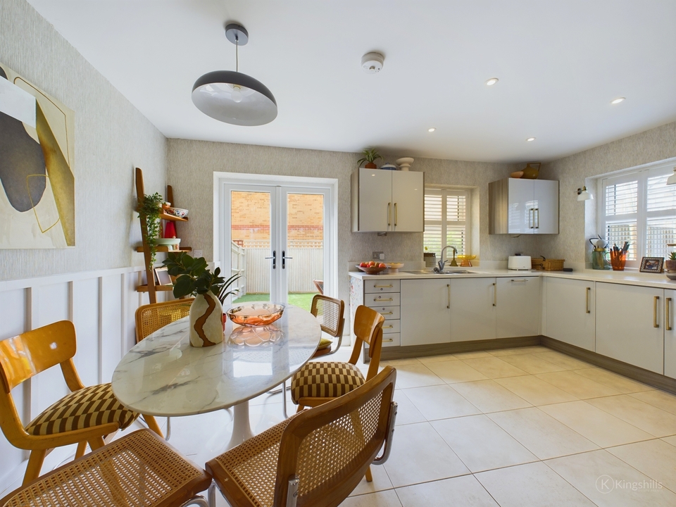 3 bed semi-detached house for sale in Fair Acre, High Wycombe  - Property Image 2