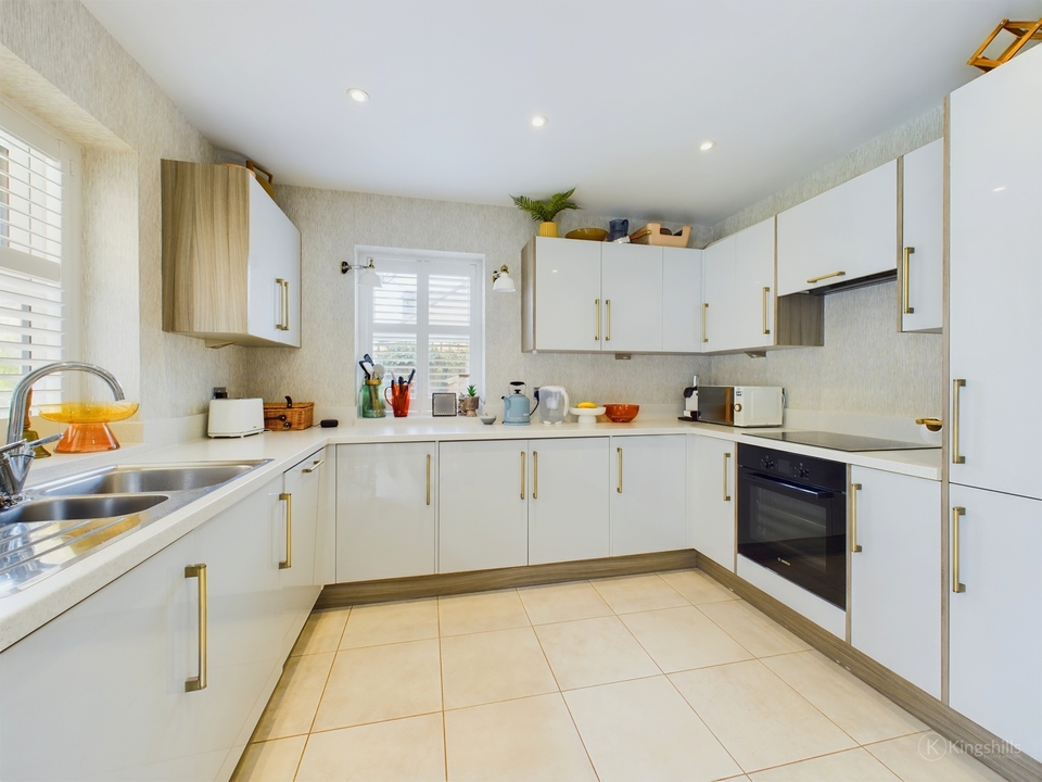 3 bed semi-detached house for sale in Fair Acre, High Wycombe  - Property Image 4