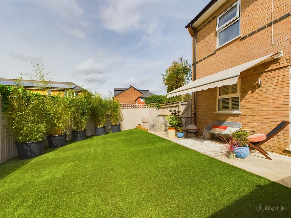 3 bed semi-detached house for sale in Fair Acre, High Wycombe  - Property Image 16