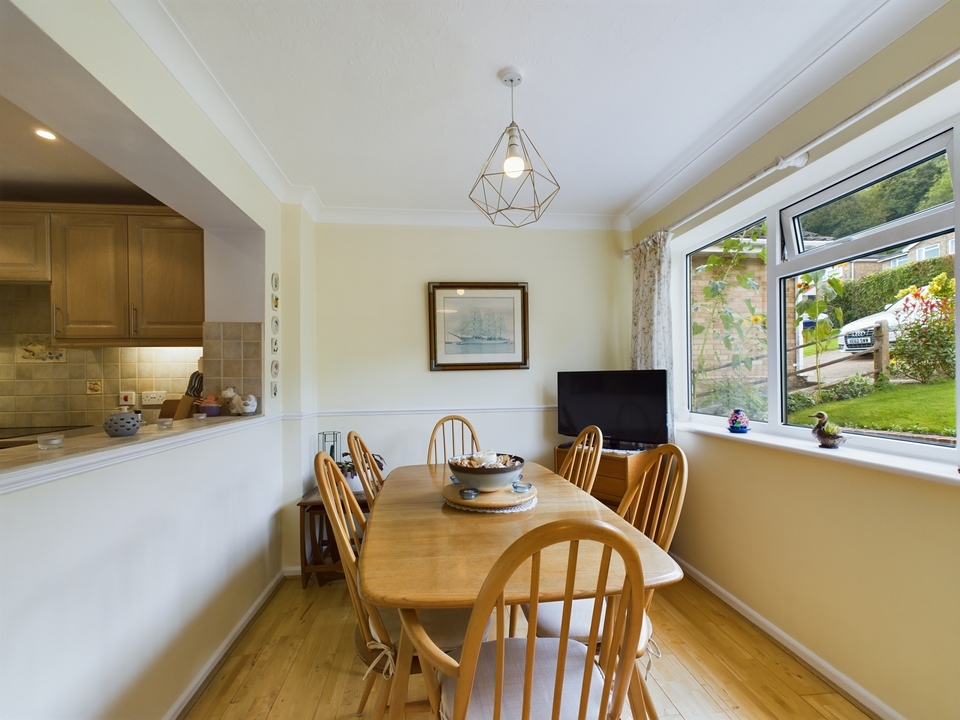 4 bed detached house for sale in Warren Wood Drive, High Wycombe  - Property Image 5